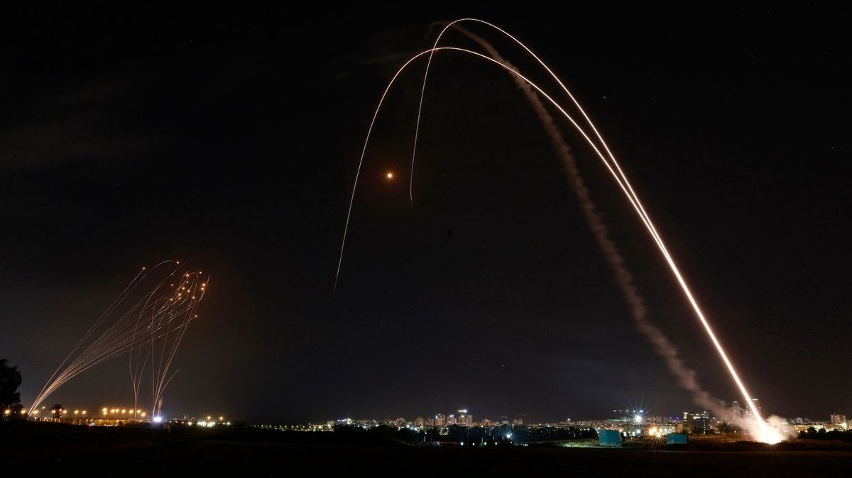FOTO: Vražedný tanec raket nad Izraelem a Pásmem Gazy